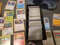 Grote pokémon collectie met vintage kaarten, rares, verzamelmap en opbergdozen - afbeelding 9 van  31