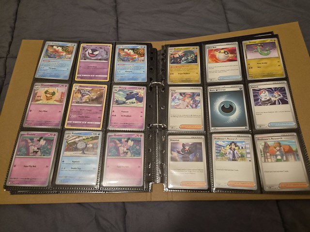 Grote pokémon collectie met vintage kaarten, rares, verzamelmap en opbergdozen - afbeelding 22 van  31