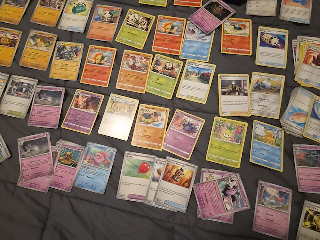 Grote pokémon collectie met vintage kaarten, rares, verzamelmap en opbergdozen - afbeelding 23 van  31