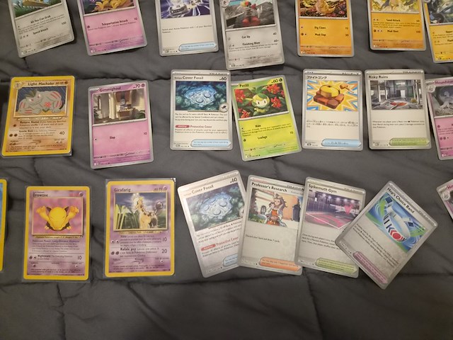 Grote pokémon collectie met vintage kaarten, rares, verzamelmap en opbergdozen - afbeelding 28 van  31