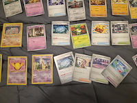 Grote pokémon collectie met vintage kaarten, rares, verzamelmap en opbergdozen - afbeelding 28 van  31