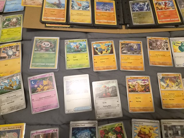 Grote pokémon collectie met vintage kaarten, rares, verzamelmap en opbergdozen - afbeelding 29 van  31