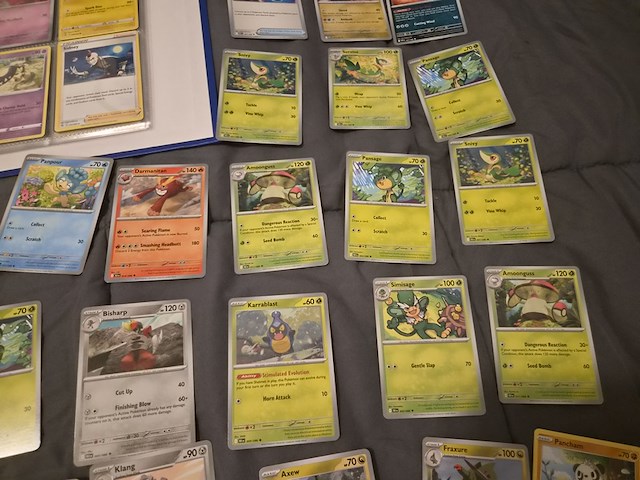 Grote pokémon kaartenverzameling met black bolt, map en accessoires - afbeelding 9 van  33