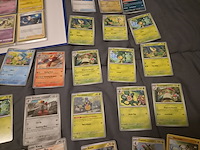 Grote pokémon kaartenverzameling met black bolt, map en accessoires - afbeelding 9 van  33