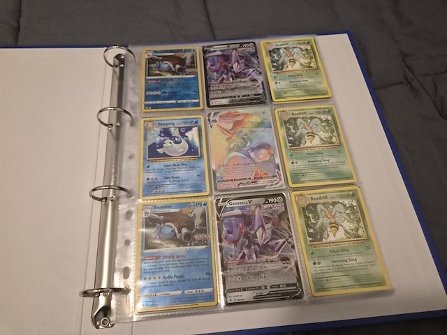 Grote pokémon kaartenverzameling met black bolt, map en accessoires - afbeelding 10 van  33