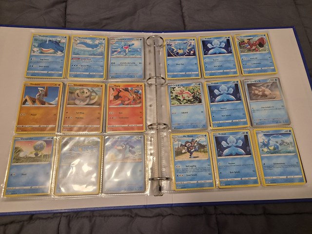 Grote pokémon kaartenverzameling met black bolt, map en accessoires - afbeelding 21 van  33