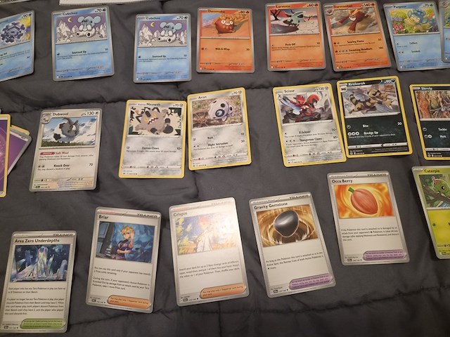 Grote pokémon kaartenverzameling met black bolt, map en accessoires - afbeelding 28 van  33