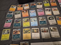 Grote pokémon kaartenverzameling met black bolt, map en accessoires - afbeelding 32 van  33
