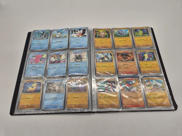 Grote pokémon tcg-verzameling – dik pakket kaarten – verzamelmap – inclusief accessoires - afbeelding 4 van  22