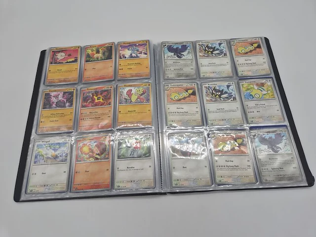 Grote pokémon tcg-verzameling – dik pakket kaarten – verzamelmap – inclusief accessoires - afbeelding 6 van  22
