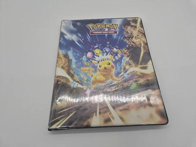 Grote pokémon tcg-verzameling – dik pakket kaarten – verzamelmap – inclusief accessoires - afbeelding 19 van  22