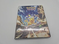 Grote pokémon tcg-verzameling – dik pakket kaarten – verzamelmap – inclusief accessoires - afbeelding 19 van  22