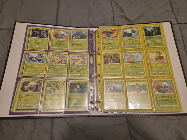 Grote pokémon verzameling – o.a. vintage kaarten, mappen en tins - afbeelding 7 van  65