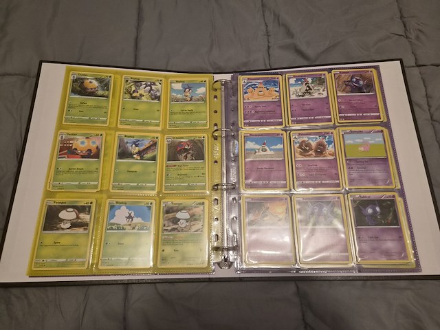 Grote pokémon verzameling – o.a. vintage kaarten, mappen en tins - afbeelding 8 van  65