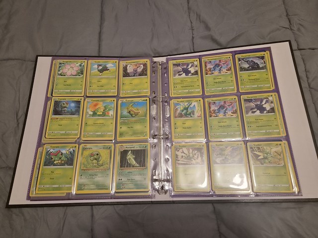 Grote pokémon verzameling – o.a. vintage kaarten, mappen en tins - afbeelding 14 van  65