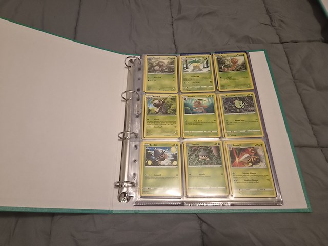 Grote pokémon verzameling – o.a. vintage kaarten, mappen en tins - afbeelding 18 van  65