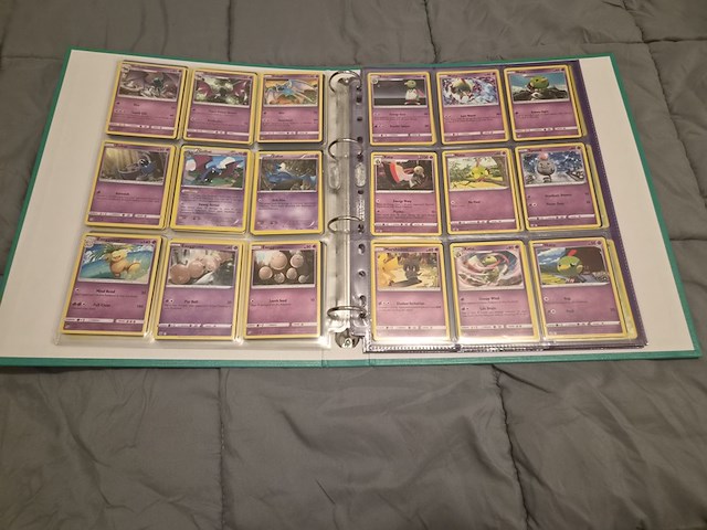 Grote pokémon verzameling – o.a. vintage kaarten, mappen en tins - afbeelding 22 van  65