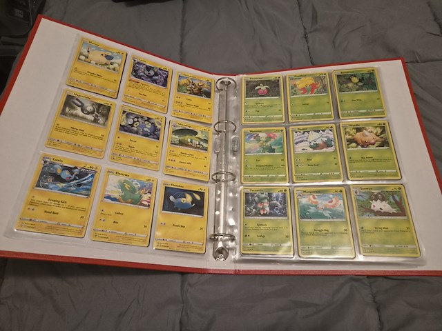 Grote pokémon verzameling – o.a. vintage kaarten, mappen en tins - afbeelding 33 van  65