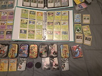 Grote pokémon verzameling – o.a. vintage kaarten, mappen en tins - afbeelding 23 van  65