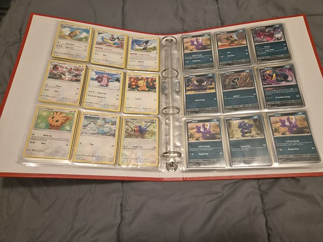 Grote pokémon verzameling – o.a. vintage kaarten, mappen en tins - afbeelding 36 van  65