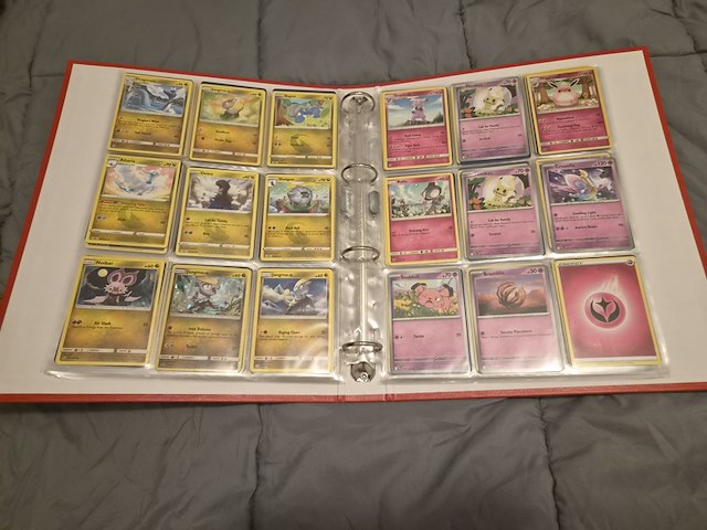 Grote pokémon verzameling – o.a. vintage kaarten, mappen en tins - afbeelding 38 van  65