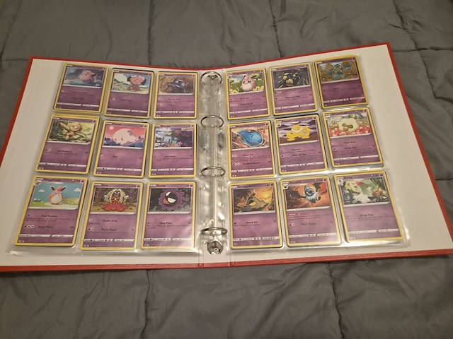 Grote pokémon verzameling – o.a. vintage kaarten, mappen en tins - afbeelding 39 van  65