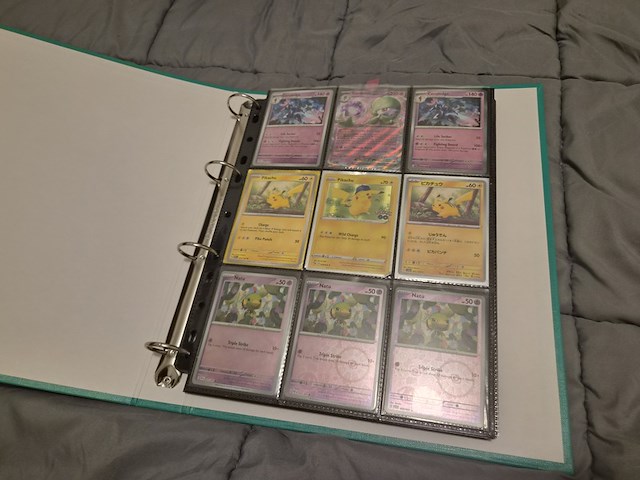Grote pokémon verzameling – o.a. vintage kaarten, mappen en tins - afbeelding 47 van  65