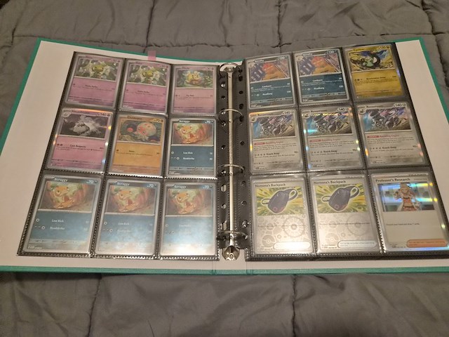 Grote pokémon verzameling – o.a. vintage kaarten, mappen en tins - afbeelding 48 van  65