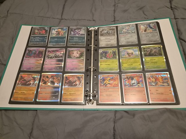Grote pokémon verzameling – o.a. vintage kaarten, mappen en tins - afbeelding 53 van  65
