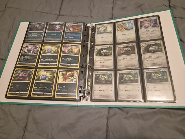 Grote pokémon verzameling – o.a. vintage kaarten, mappen en tins - afbeelding 58 van  65