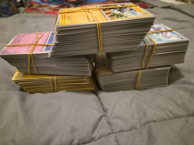Grote pokémon verzameling – o.a. vintage kaarten, mappen en tins - afbeelding 61 van  65