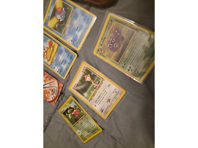 Grote pokémon verzameling – o.a. vintage kaarten, mappen en tins - afbeelding 63 van  65