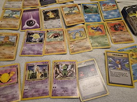 Grote pokémon verzameling (veel vintage, 3 gevulde mappen, accessoires + meerdere grote stapels kaarten) - afbeelding 2 van  22
