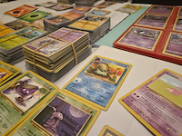 Grote pokémon verzameling (veel vintage, 3 gevulde mappen, accessoires + meerdere grote stapels kaarten) - afbeelding 4 van  22