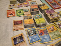 Grote pokémon verzameling (veel vintage, 3 gevulde mappen, accessoires + meerdere grote stapels kaarten) - afbeelding 5 van  22