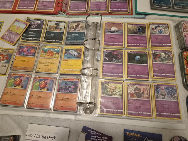 Grote pokémon verzameling (veel vintage, 3 gevulde mappen, accessoires + meerdere grote stapels kaarten) - afbeelding 9 van  22