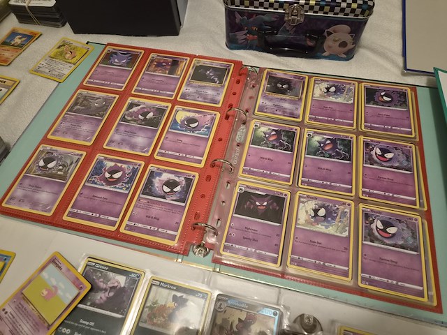 Grote pokémon verzameling (veel vintage, 3 gevulde mappen, accessoires + meerdere grote stapels kaarten) - afbeelding 11 van  22