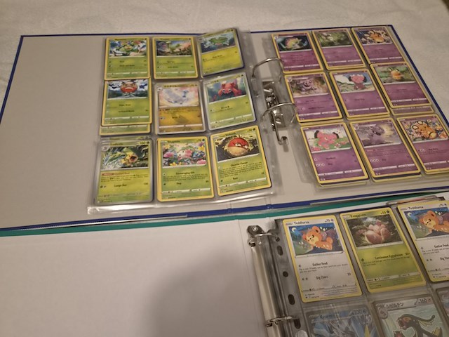 Grote pokémon verzameling (veel vintage, 3 gevulde mappen, accessoires + meerdere grote stapels kaarten) - afbeelding 14 van  22