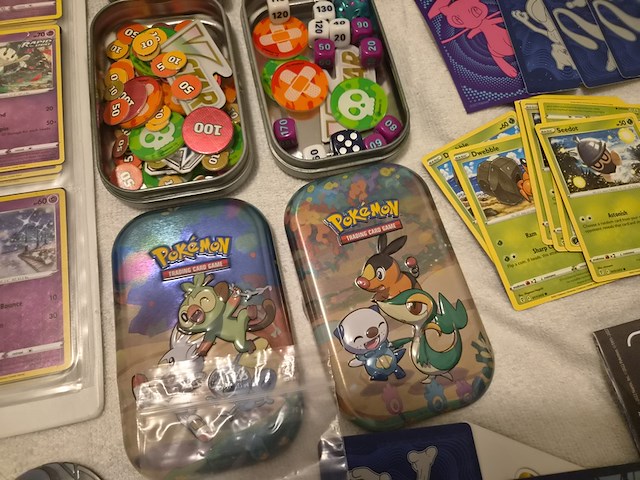 Grote pokémon verzameling (veel vintage, 3 gevulde mappen, accessoires + meerdere grote stapels kaarten) - afbeelding 17 van  22
