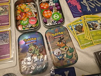 Grote pokémon verzameling (veel vintage, 3 gevulde mappen, accessoires + meerdere grote stapels kaarten) - afbeelding 17 van  22