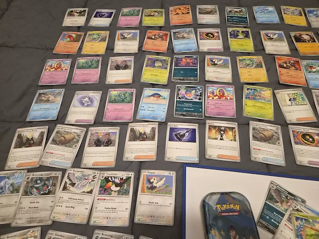Grote pokémonkaartenverzameling met zeldzame kaarten, verzamelmap en pokémon-blik - afbeelding 2 van  26