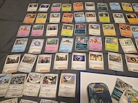 Grote pokémonkaartenverzameling met zeldzame kaarten, verzamelmap en pokémon-blik - afbeelding 2 van  26