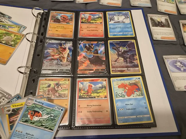 Grote pokémonkaartenverzameling met zeldzame kaarten, verzamelmap en pokémon-blik - afbeelding 4 van  26