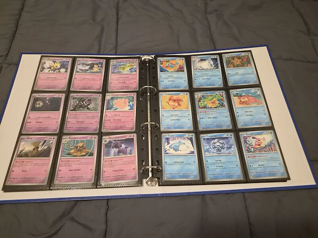 Grote pokémonkaartenverzameling met zeldzame kaarten, verzamelmap en pokémon-blik - afbeelding 14 van  26