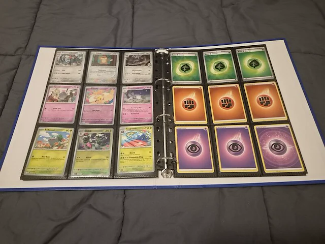 Grote pokémonkaartenverzameling met zeldzame kaarten, verzamelmap en pokémon-blik - afbeelding 17 van  26