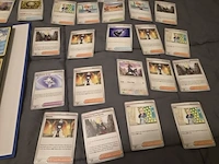 Grote pokémonkaartenverzameling met zeldzame kaarten, verzamelmap en pokémon-blik - afbeelding 24 van  26