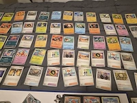 Grote pokémonkaartenverzameling met zeldzame kaarten, verzamelmap en pokémon-blik - afbeelding 26 van  26