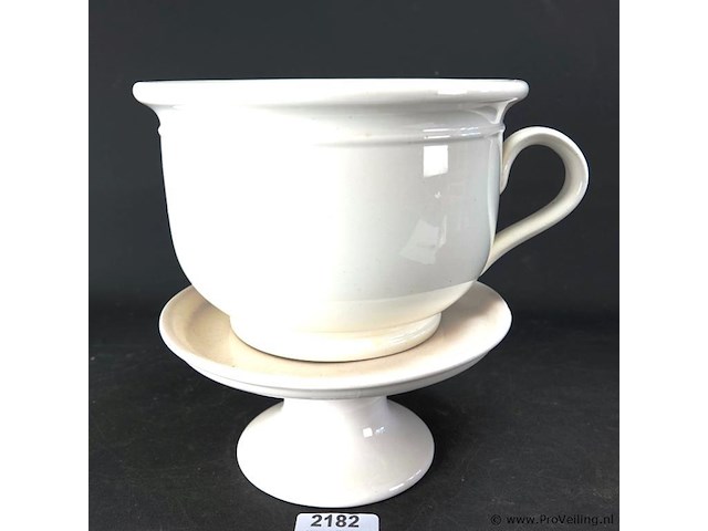 Grote porseleinen soepkom met handvat :-) op dit plateau - afbeelding 1 van  5