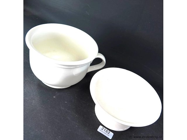 Grote porseleinen soepkom met handvat :-) op dit plateau - afbeelding 3 van  5