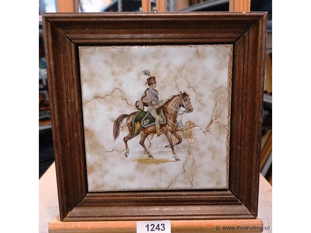 Grote porseleinen tegel in houten lijst - afbeelding 1 van  5